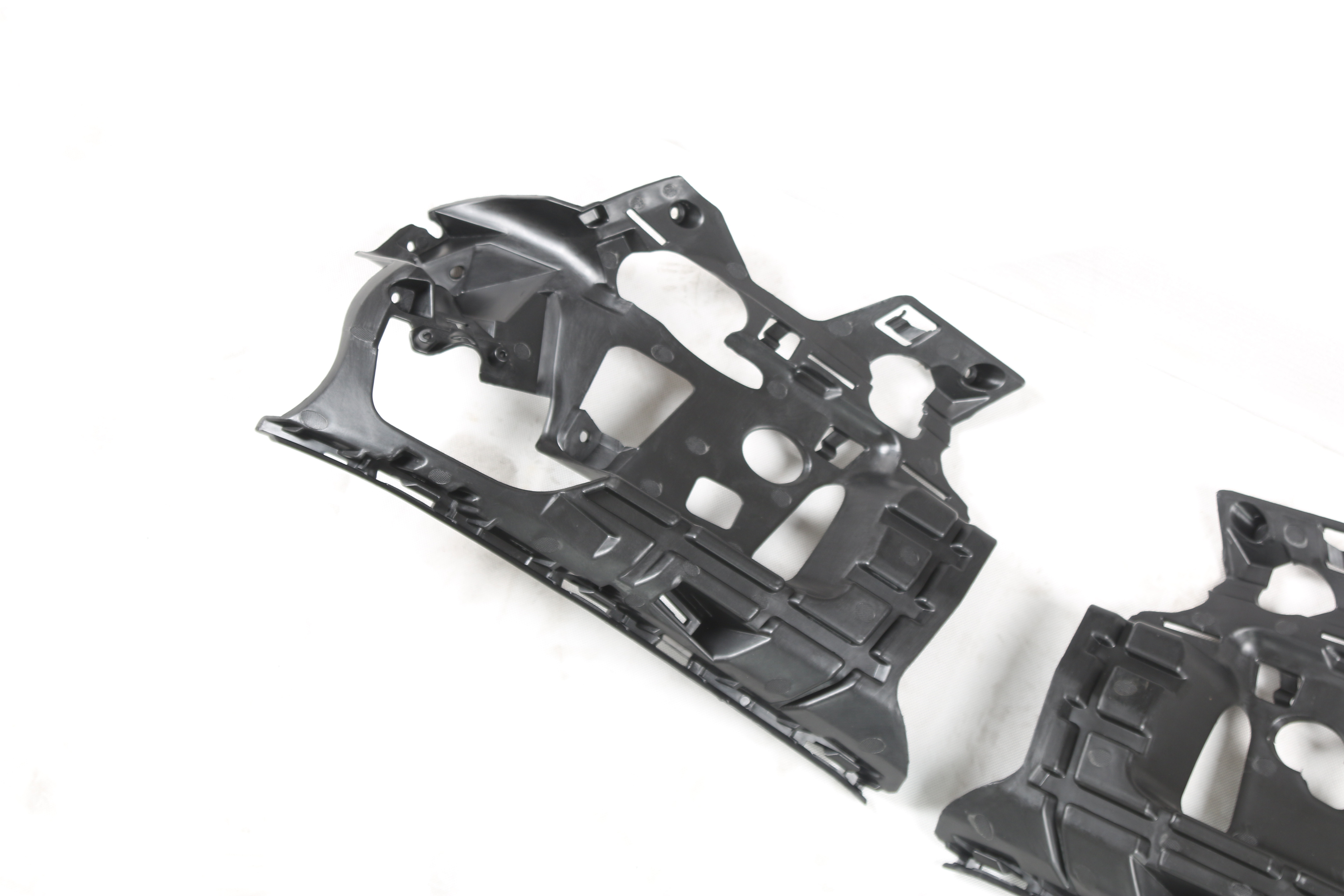Auto Parts Headlight Bracket L/R 31323840 31364356 31323841 31364357 Fit For Volvo V60/S60 2014-2018
